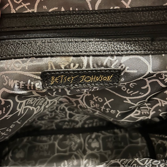 Betsey Johnson‎ Black and Tan Quilted Heart Backpack - Picture 3 of 10